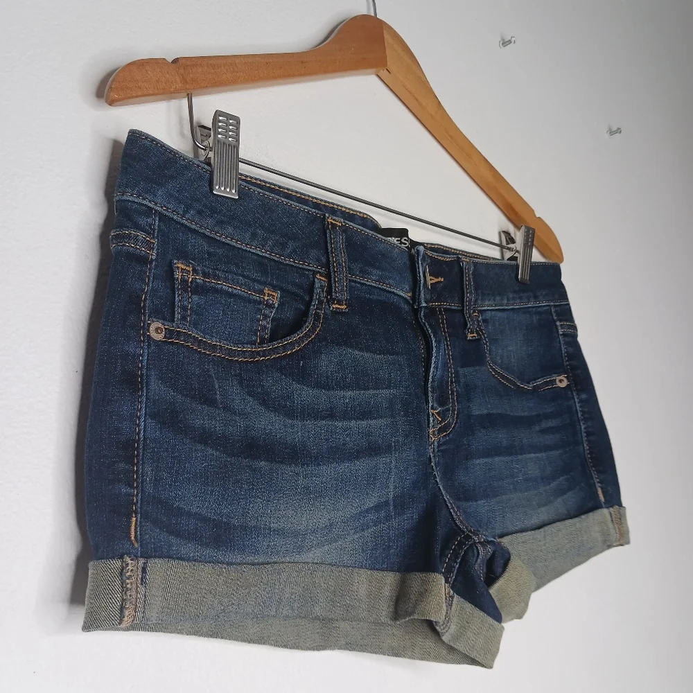 Express Shorts Size 6 - Picture 3 of 9